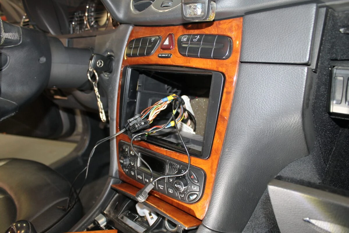 Mercedes CLK AMG : CarPlay, Android Auto et commandes au volant