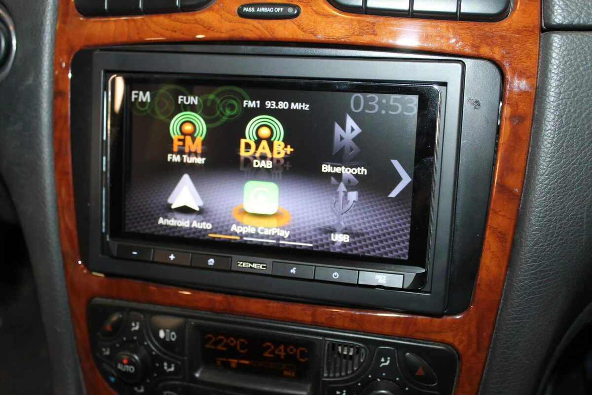 Mercedes CLK AMG : CarPlay, Android Auto et commandes au volant
