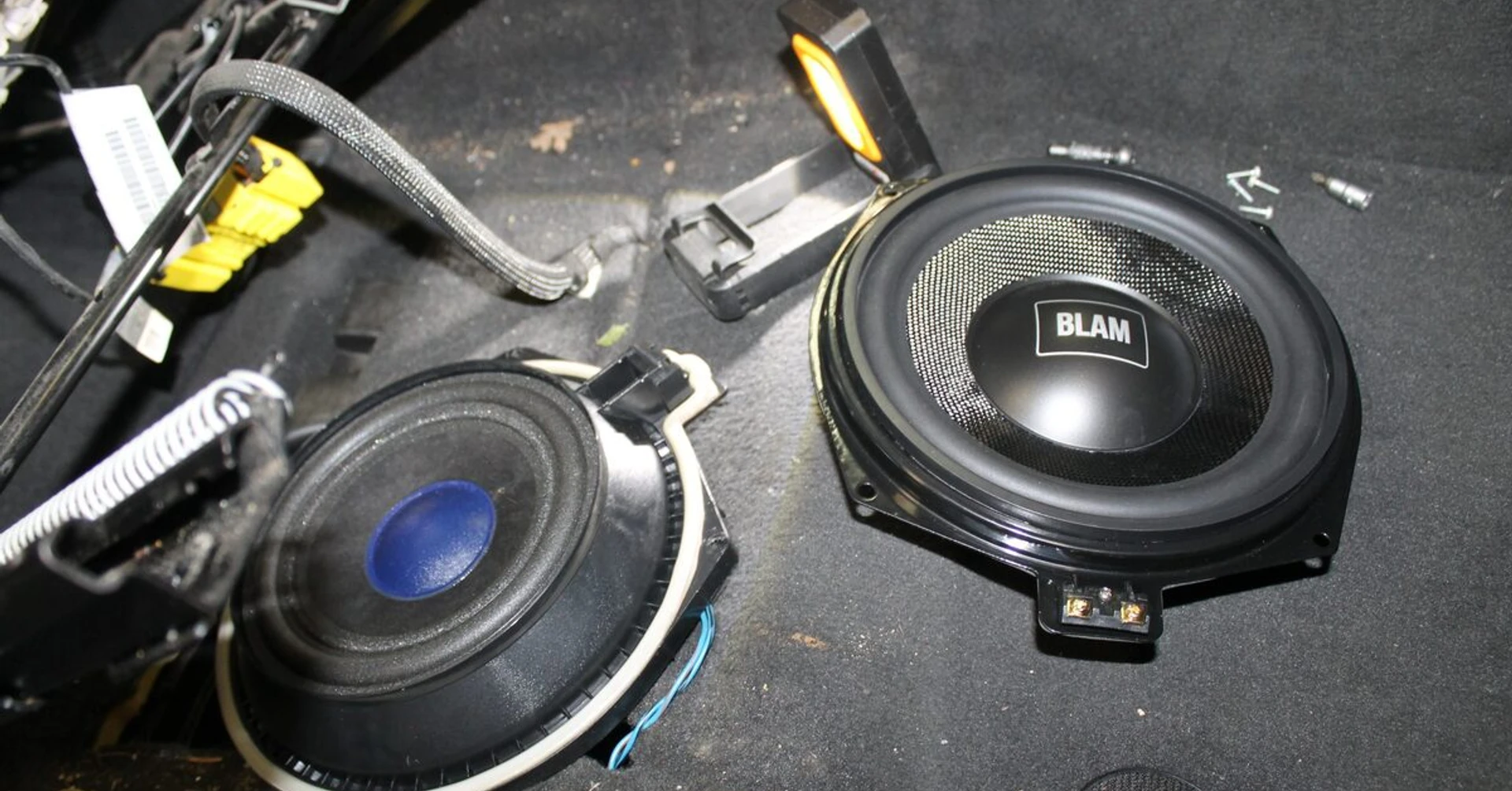 BMW Série 1 : ampli BLAM RA704DSP Pro et woofers BM200W