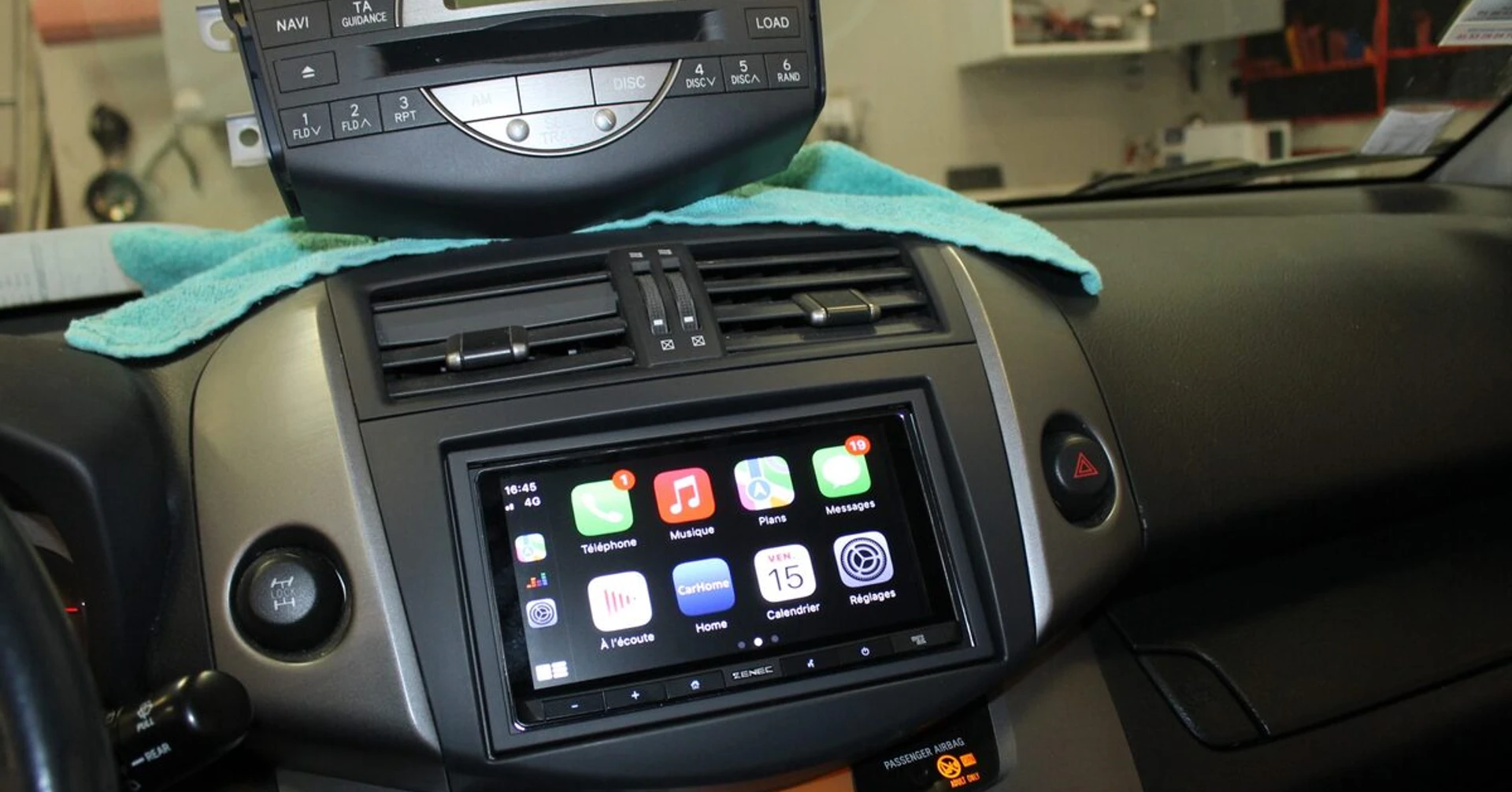 Toyota RAV4 : autoradio CarPlay et Android Auto