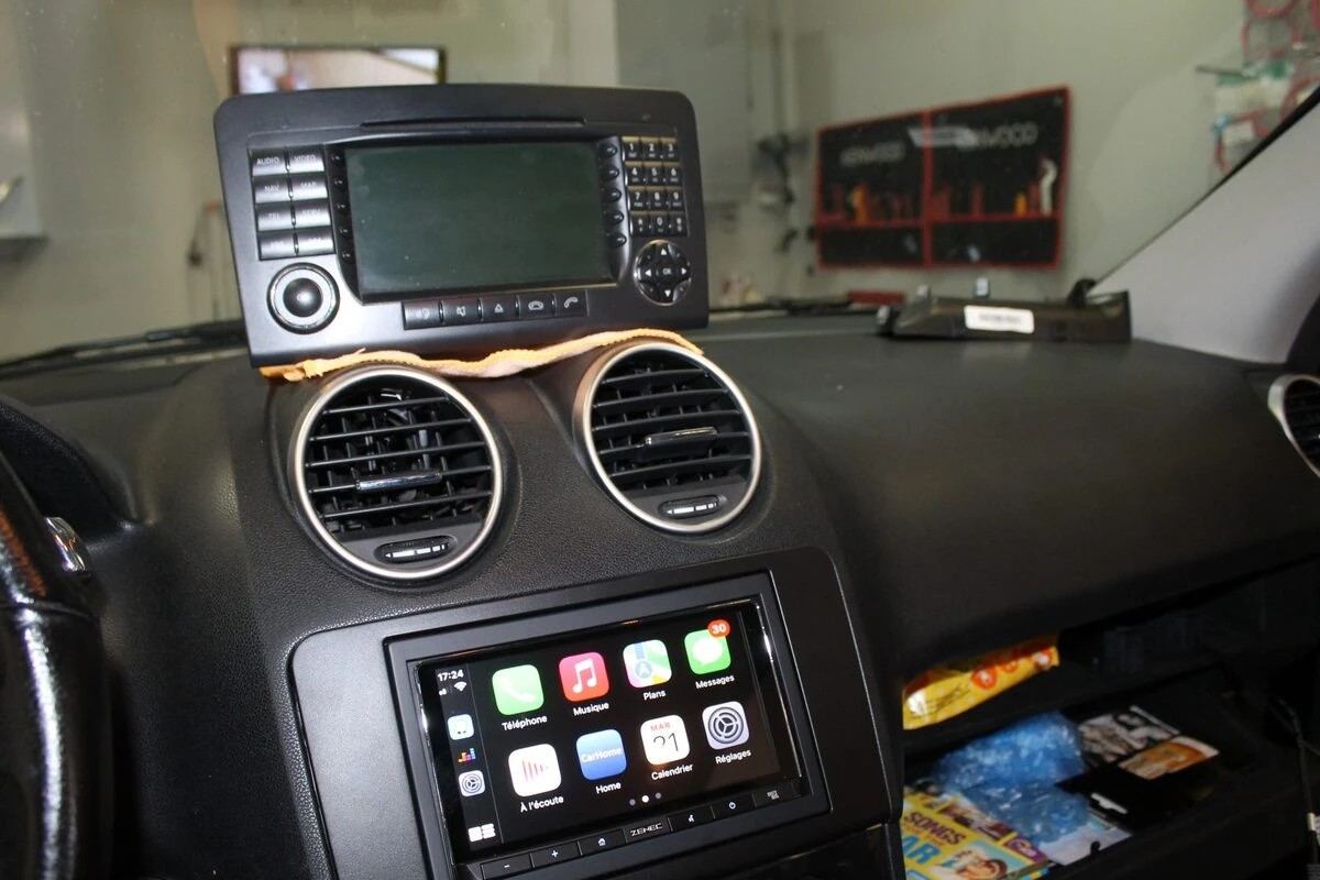 Mercedes ML W164 : CarPlay avec Harman Kardon conservé