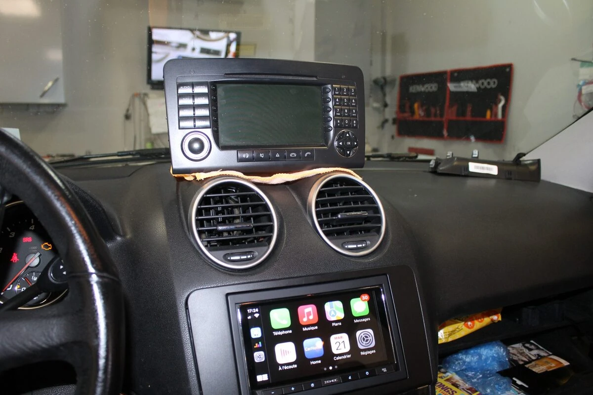 Mercedes ML W164 : CarPlay avec Harman Kardon conservé