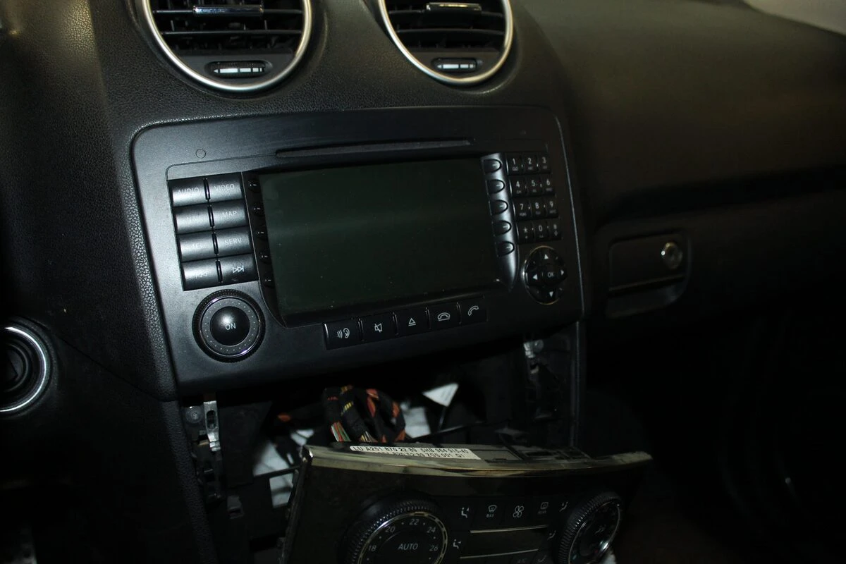 Mercedes ML W164 : CarPlay avec Harman Kardon conservé