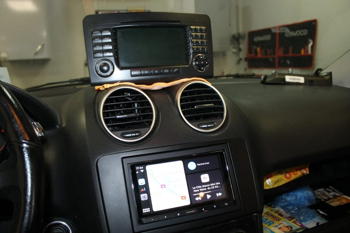 Mercedes ML W164 : CarPlay avec Harman Kardon conservé