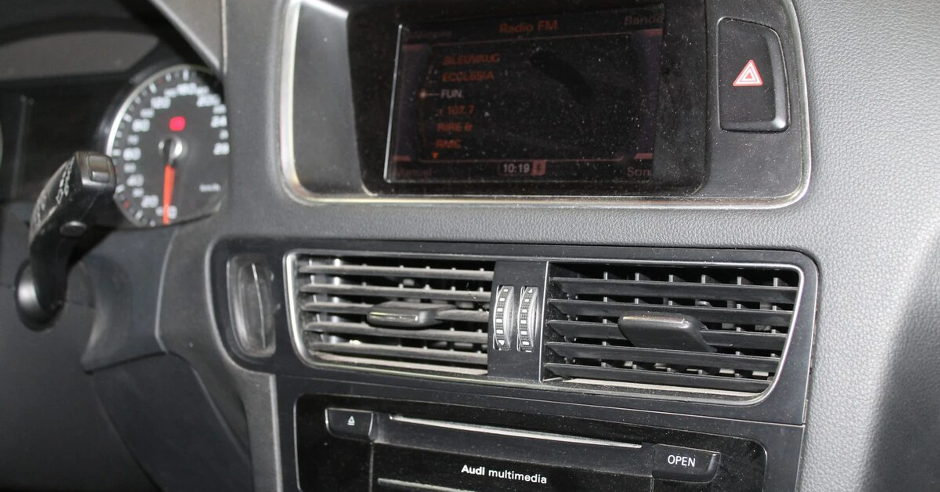 Audi Q5 sans son : réparation du MMI à Orange