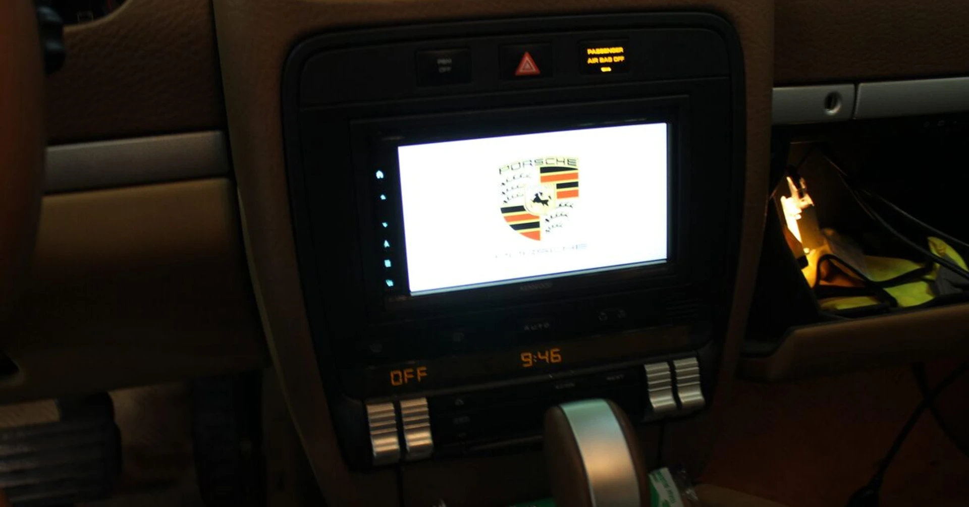 Porsche Cayenne : autoradio Kenwood GPS et CarPlay