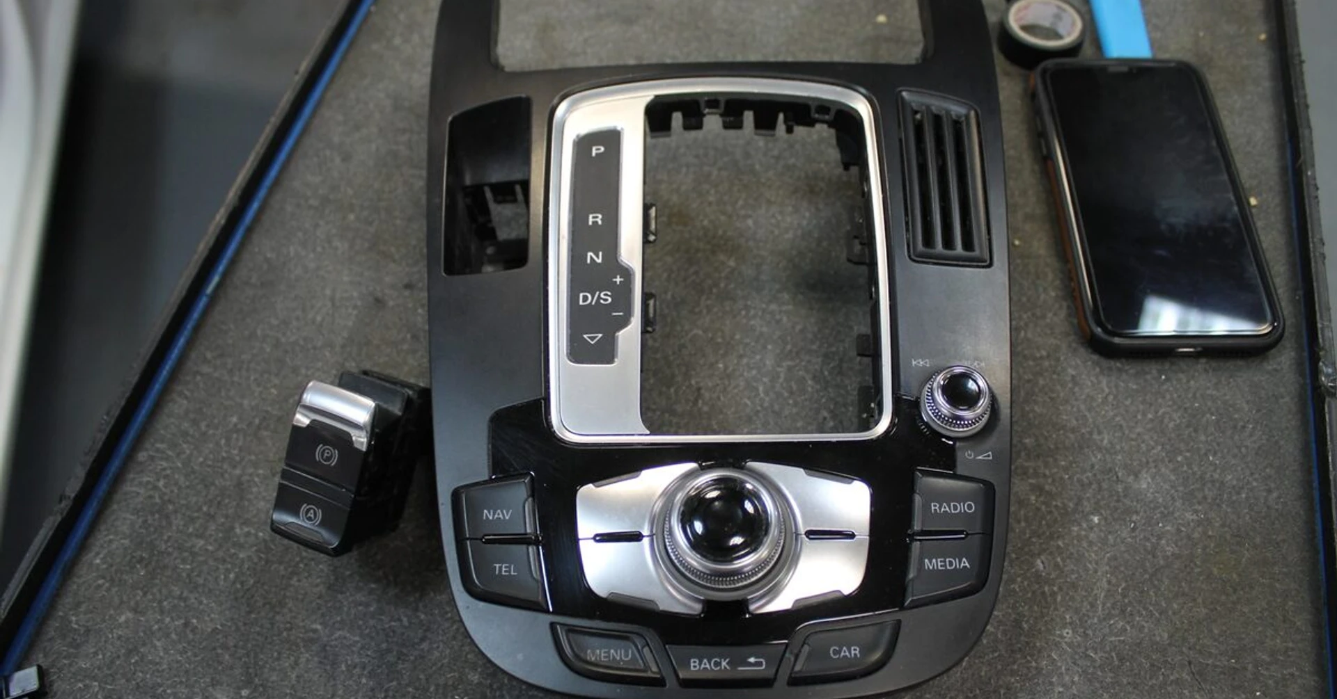 Réparation de la platine MMI sur Audi A5