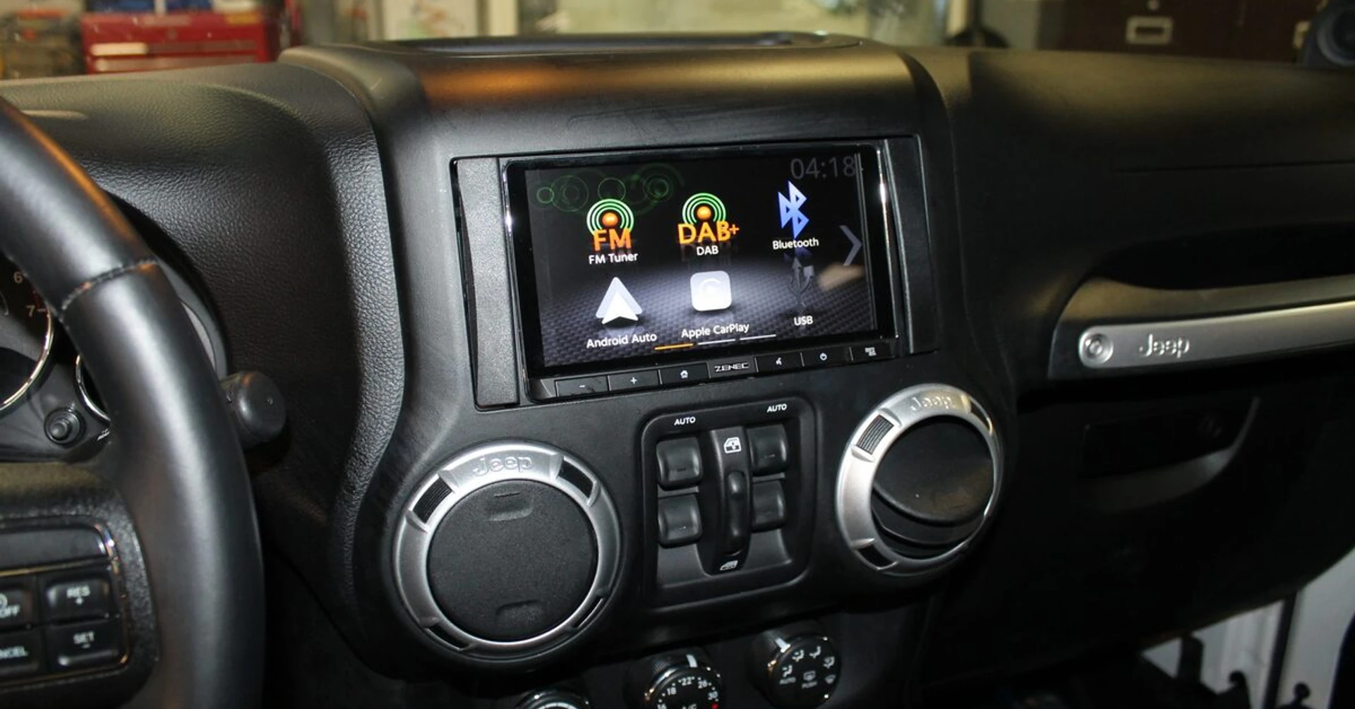 Autoradio CarPlay et caméra de recul sur Jeep Wrangler
