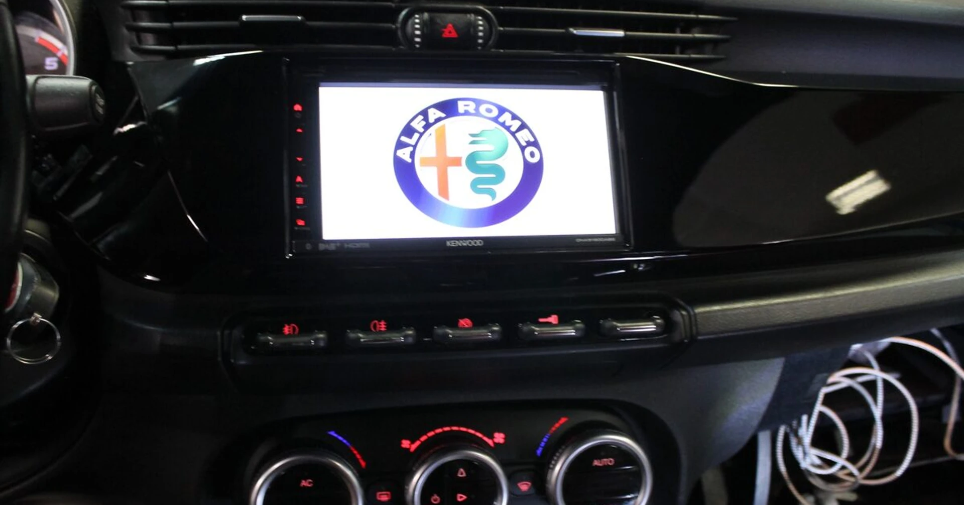 GPS Kenwood DNX5190DAB sur Alfa Romeo Giulietta