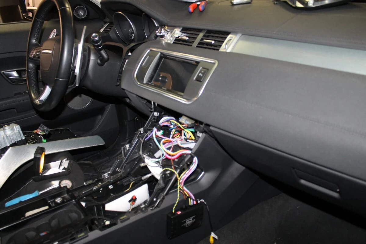 Range Rover Evoque : Kenwood DNX5190DABS et caméra de recul