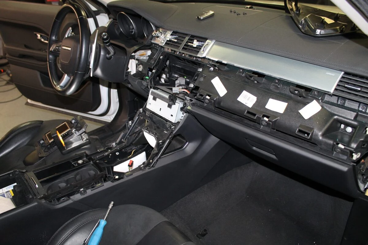 Range Rover Evoque : Kenwood DNX5190DABS et caméra de recul