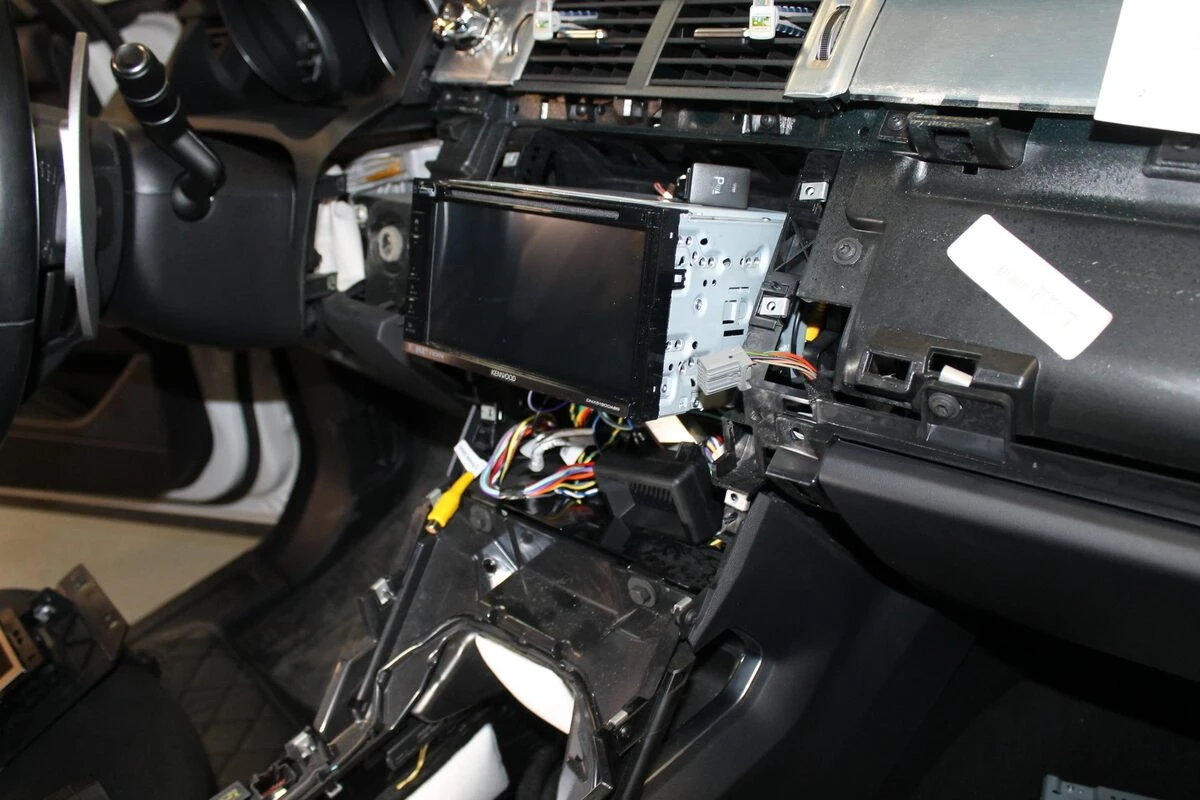Range Rover Evoque : Kenwood DNX5190DABS et caméra de recul