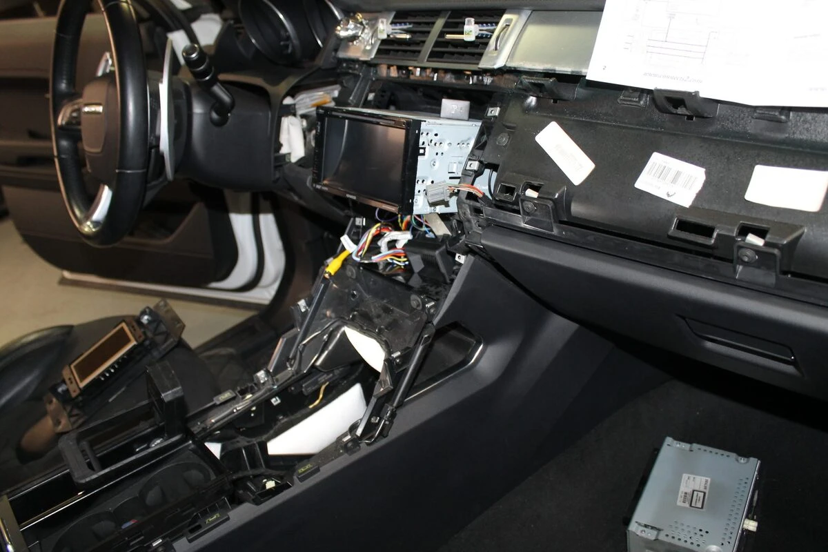 Range Rover Evoque : Kenwood DNX5190DABS et caméra de recul
