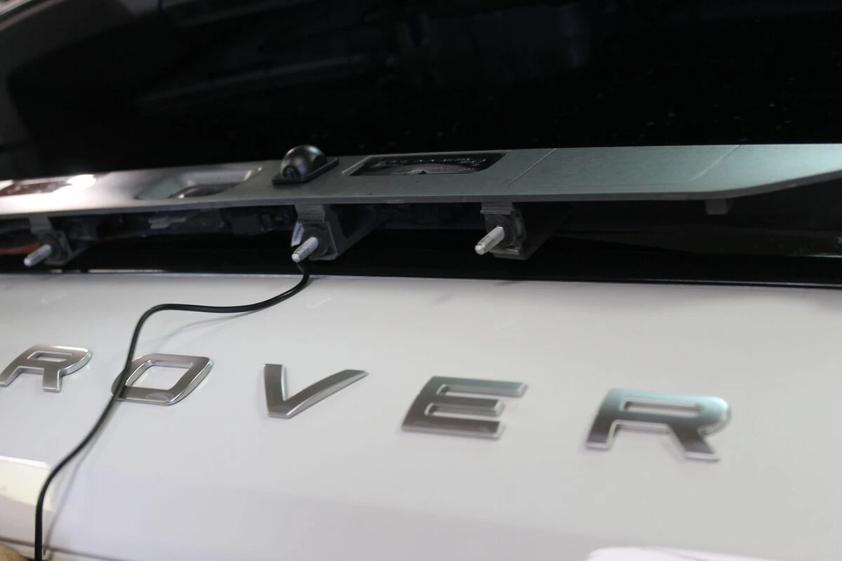 Range Rover Evoque : Kenwood DNX5190DABS et caméra de recul