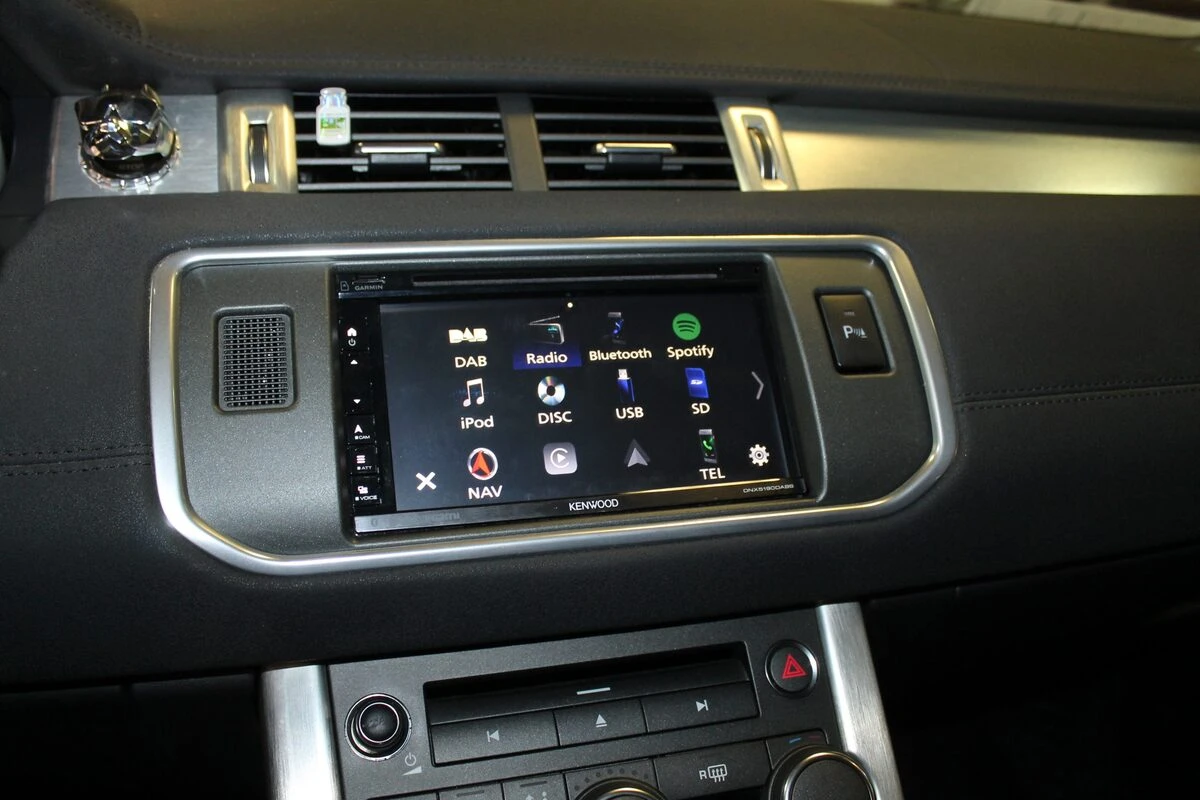 Range Rover Evoque : Kenwood DNX5190DABS et caméra de recul