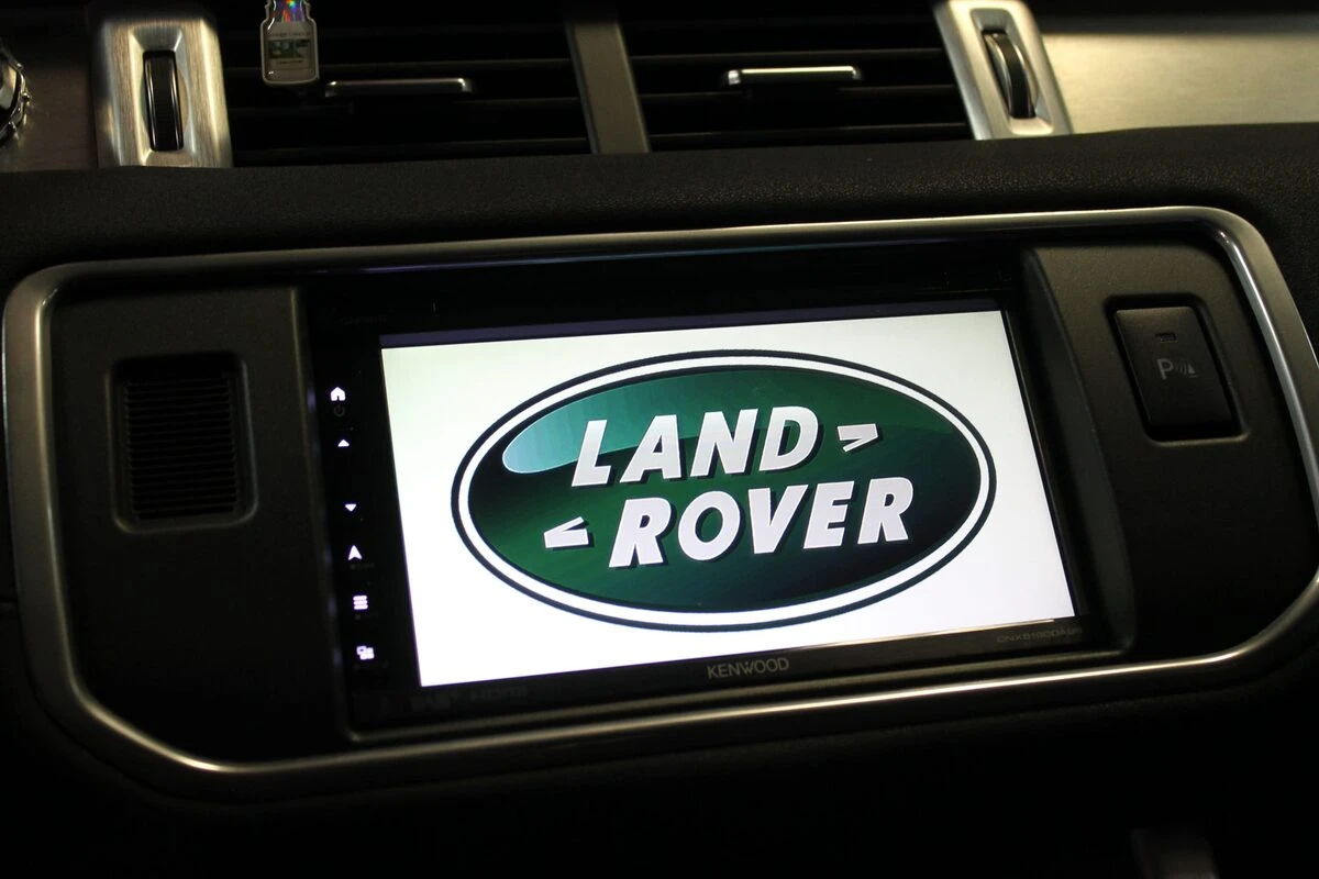 Range Rover Evoque : Kenwood DNX5190DABS et caméra de recul