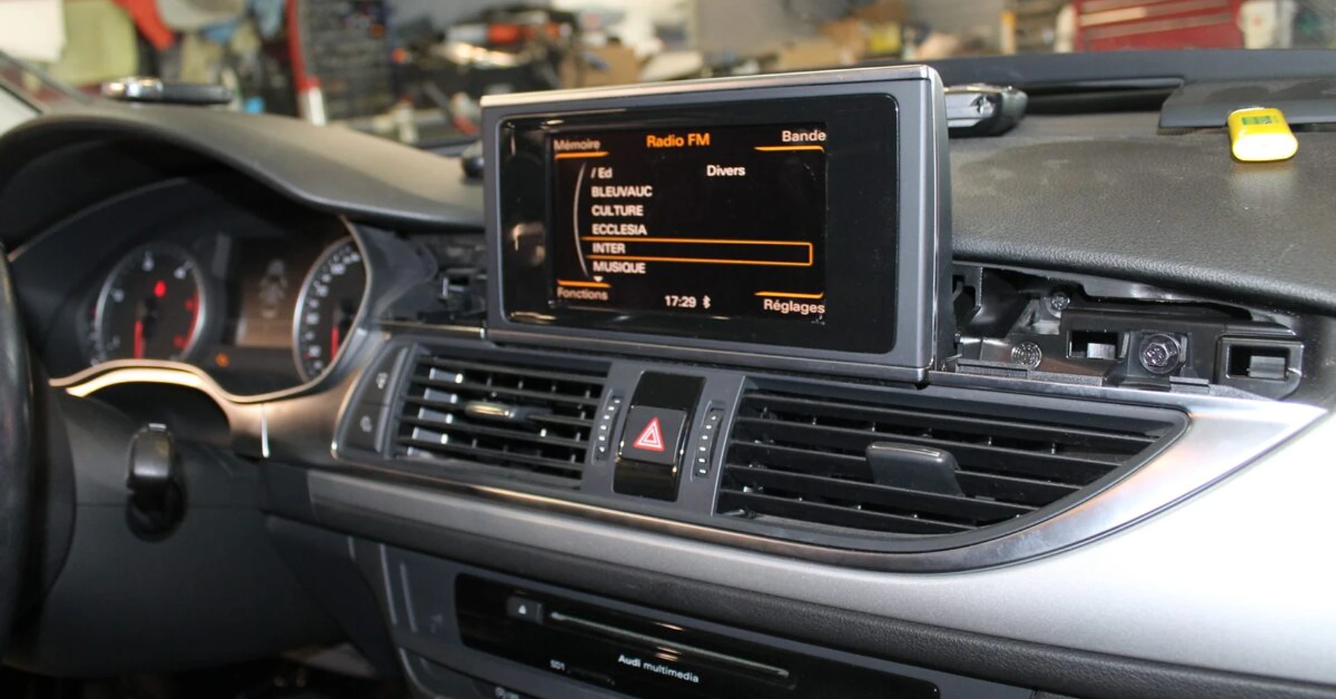 Réparation de l'écran MMI sur Audi A6