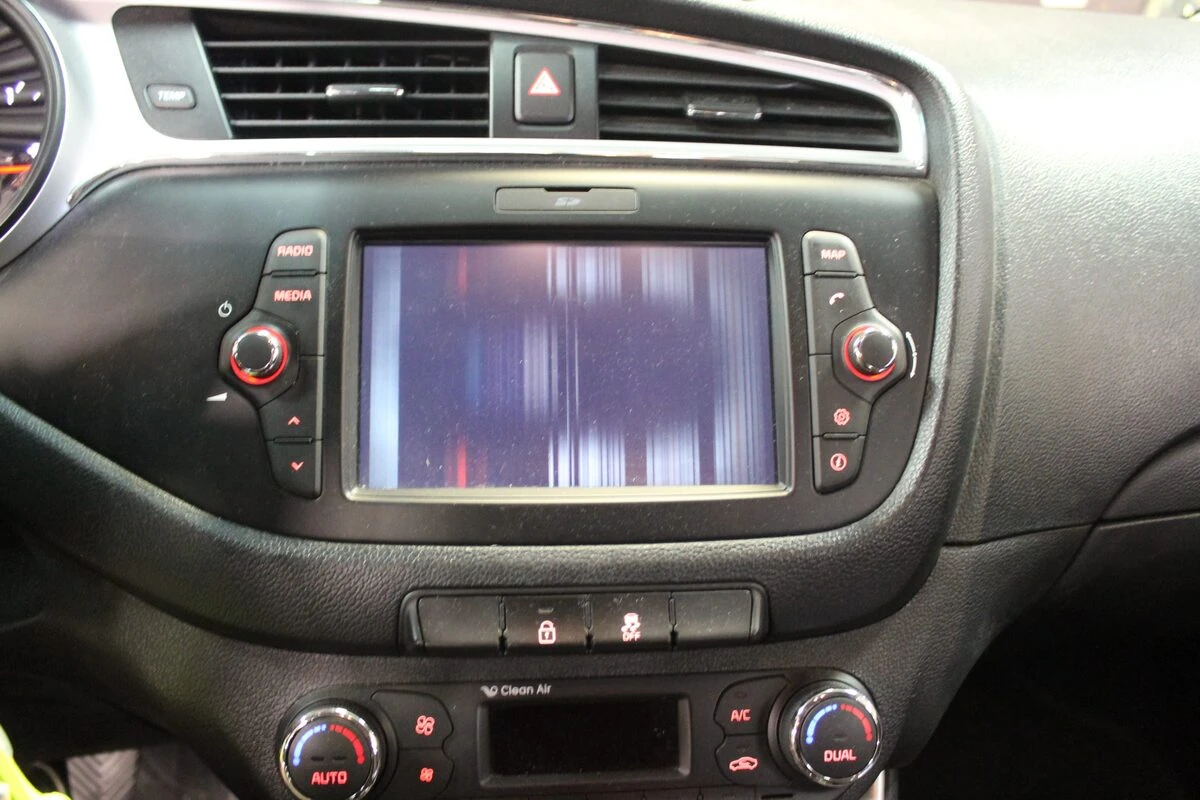 Kia Ceed 2018 : écran remis en état avec une nouvelle dalle tactile