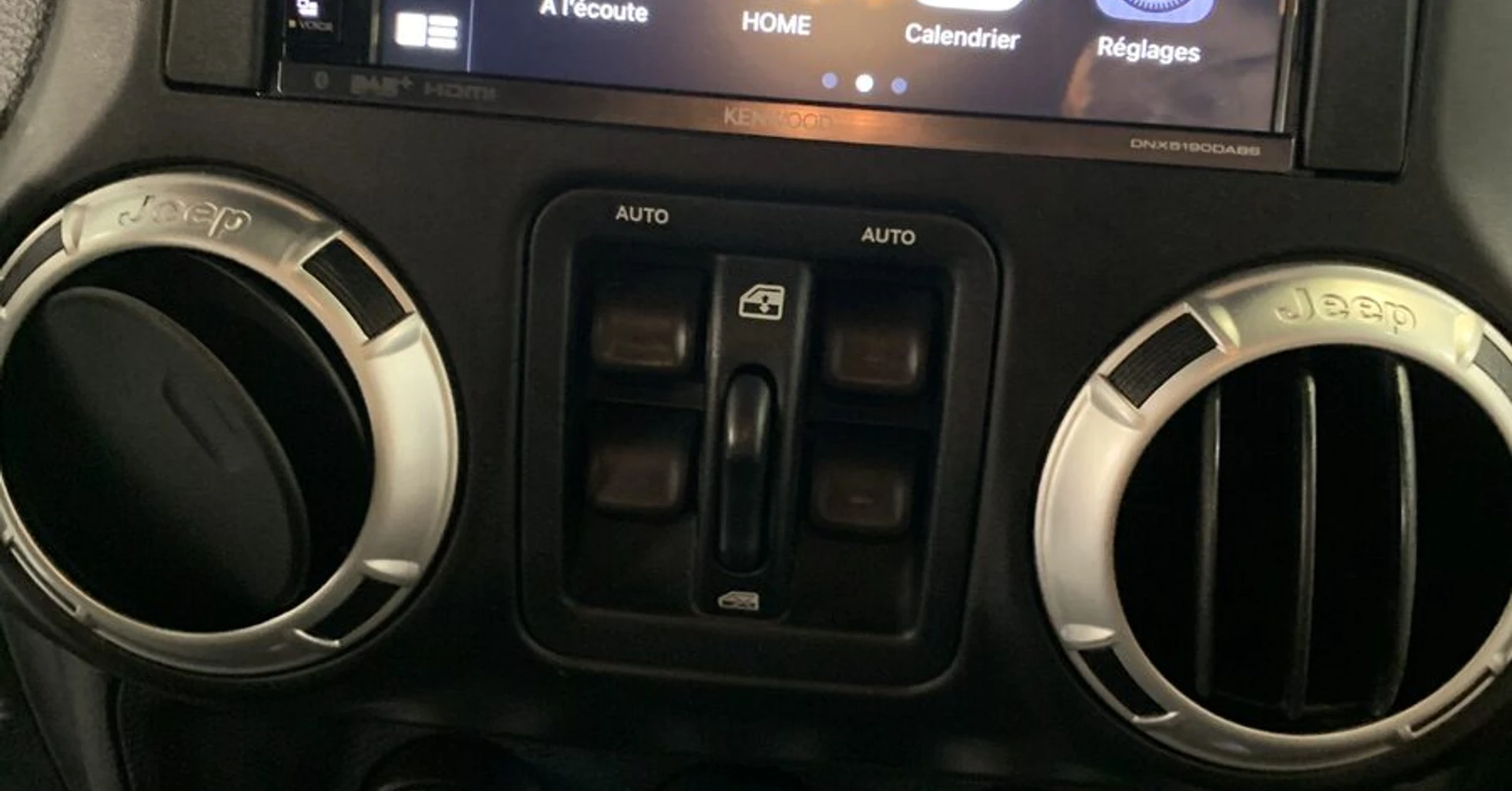 Jeep Wrangler Brute : Kenwood DNX5190DAB et CarPlay
