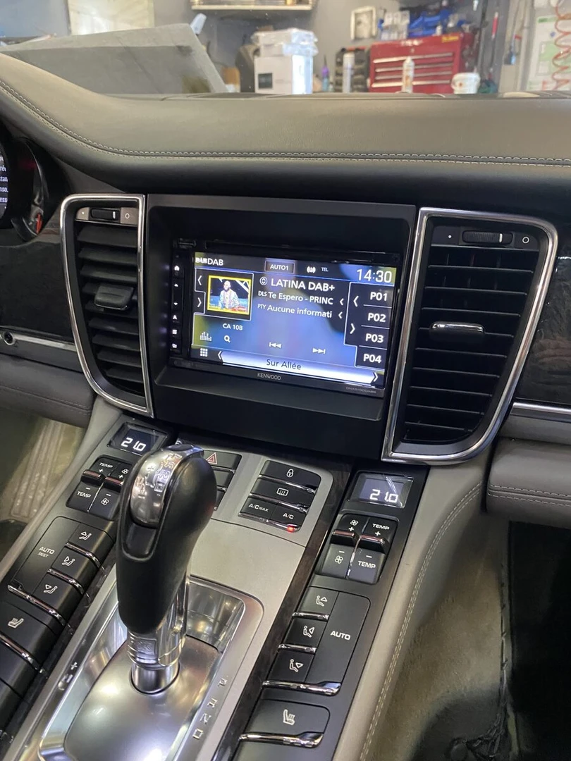 Porsche Panamera : CarPlay Kenwood avec Bose et caméra d'origine conservés