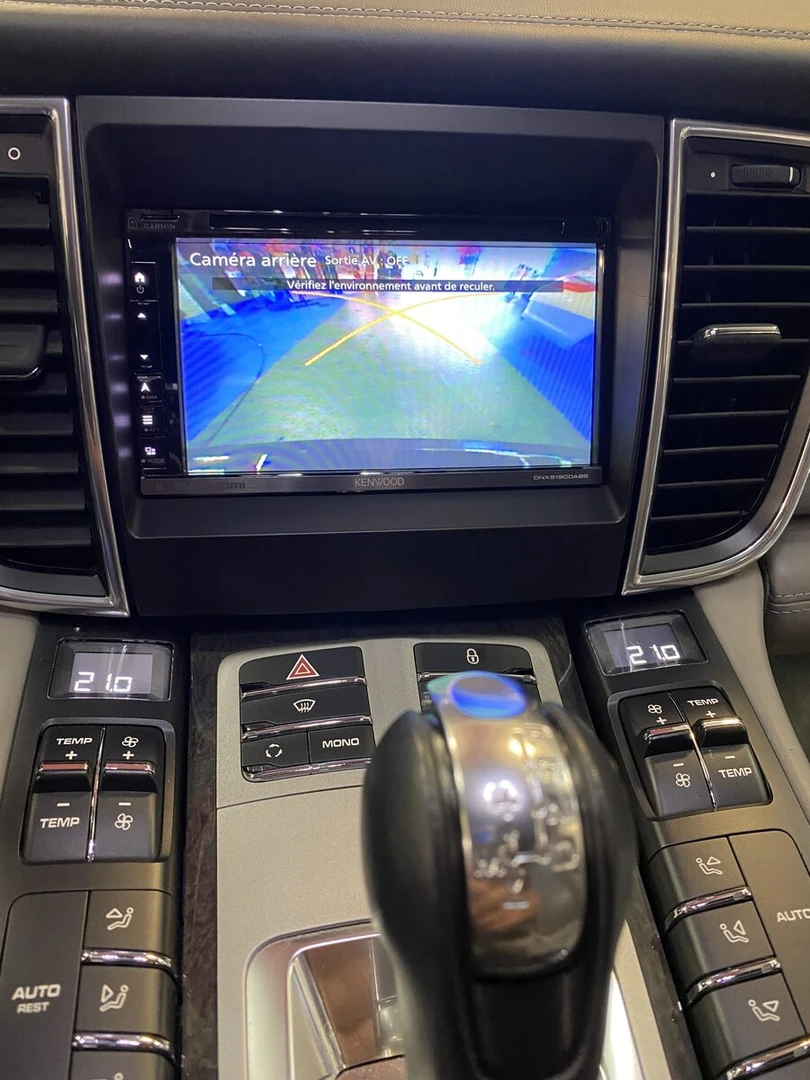 Porsche Panamera : CarPlay Kenwood avec Bose et caméra d'origine conservés