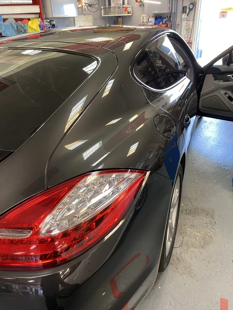 Porsche Panamera : CarPlay Kenwood avec Bose et caméra d'origine conservés
