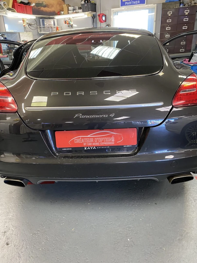 Porsche Panamera : CarPlay Kenwood avec Bose et caméra d'origine conservés