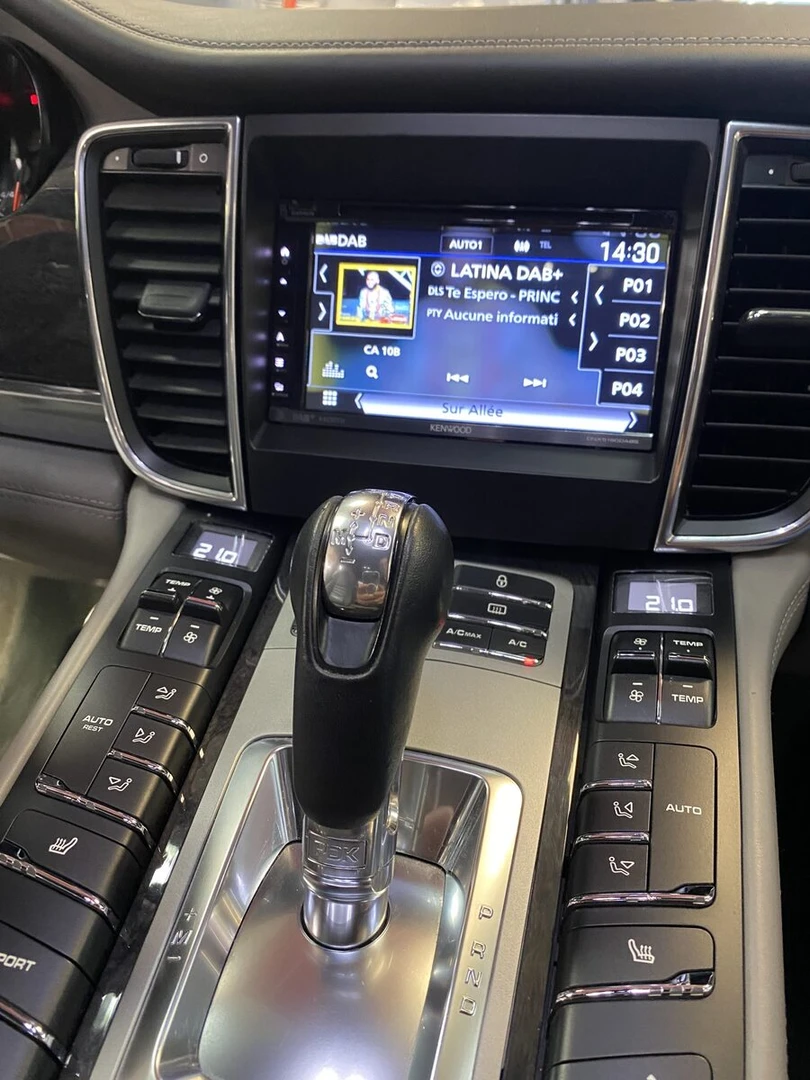 Porsche Panamera : CarPlay Kenwood avec Bose et caméra d'origine conservés