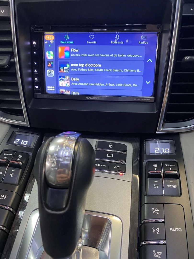 Porsche Panamera : CarPlay Kenwood avec Bose et caméra d'origine conservés