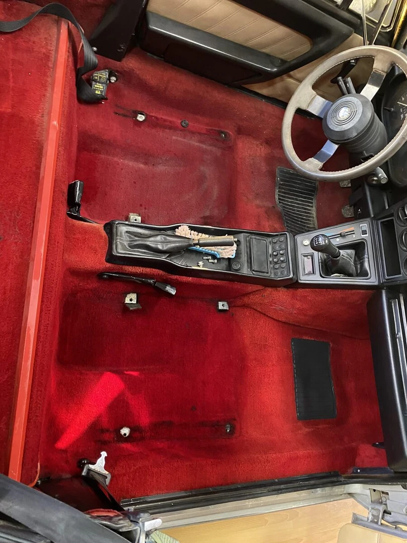 Alfa Romeo Spider : sièges et panneaux de portes rénovés