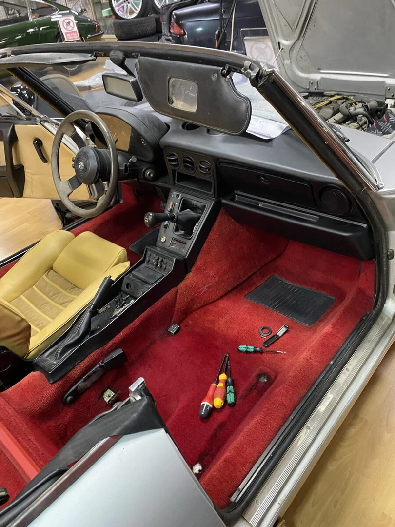 Alfa Romeo Spider : sièges et panneaux de portes rénovés