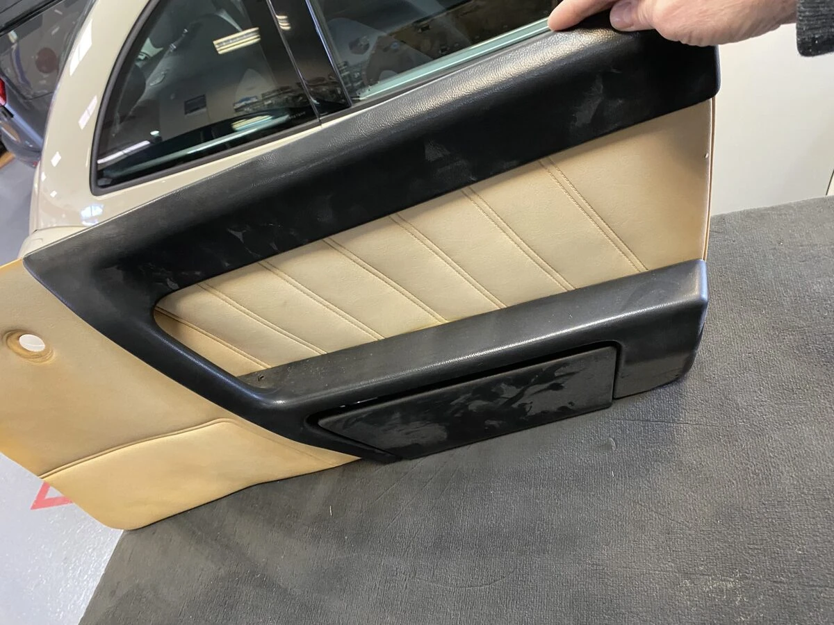 Alfa Romeo Spider : sièges et panneaux de portes rénovés