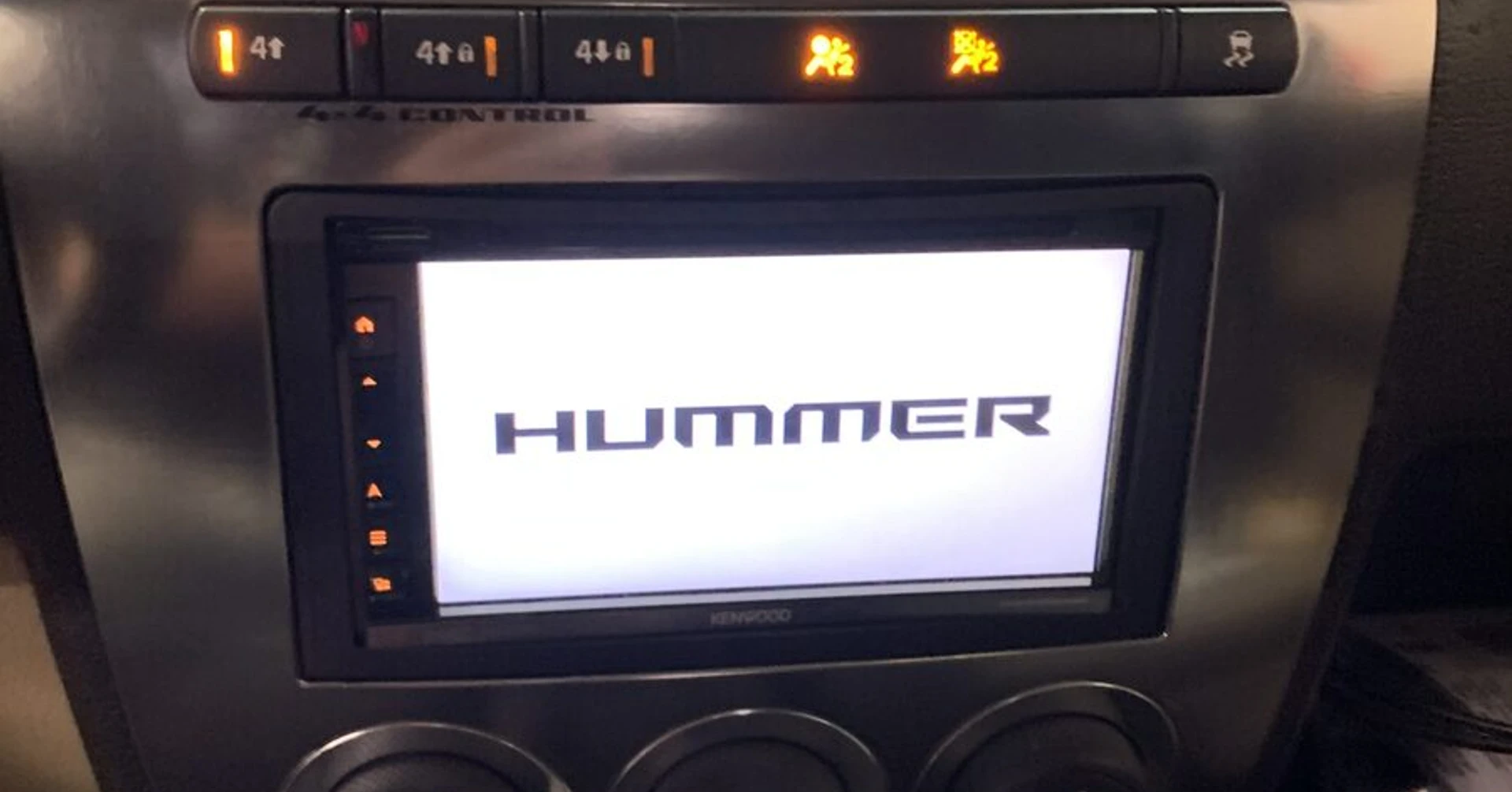 Hummer H3 : sonorisation complète Kenwood et BLAM