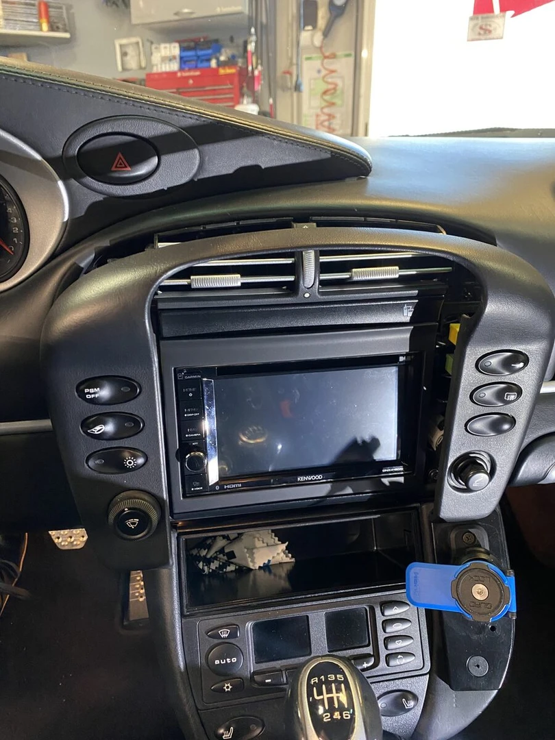 Porsche 996 : Kenwood DNX419DABS, CarPlay et caméra de recul