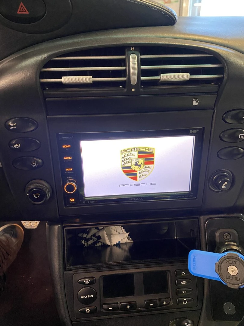 Porsche 996 : Kenwood DNX419DABS, CarPlay et caméra de recul