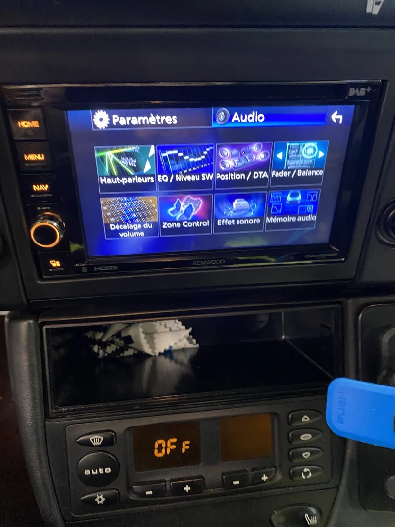 Porsche 996 : Kenwood DNX419DABS, CarPlay et caméra de recul