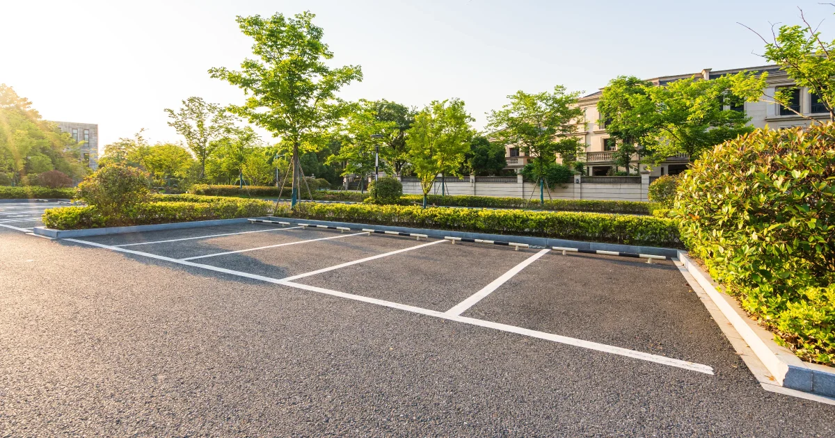 Parking sécurisé village Piolenc : un projet clé pour 2026
