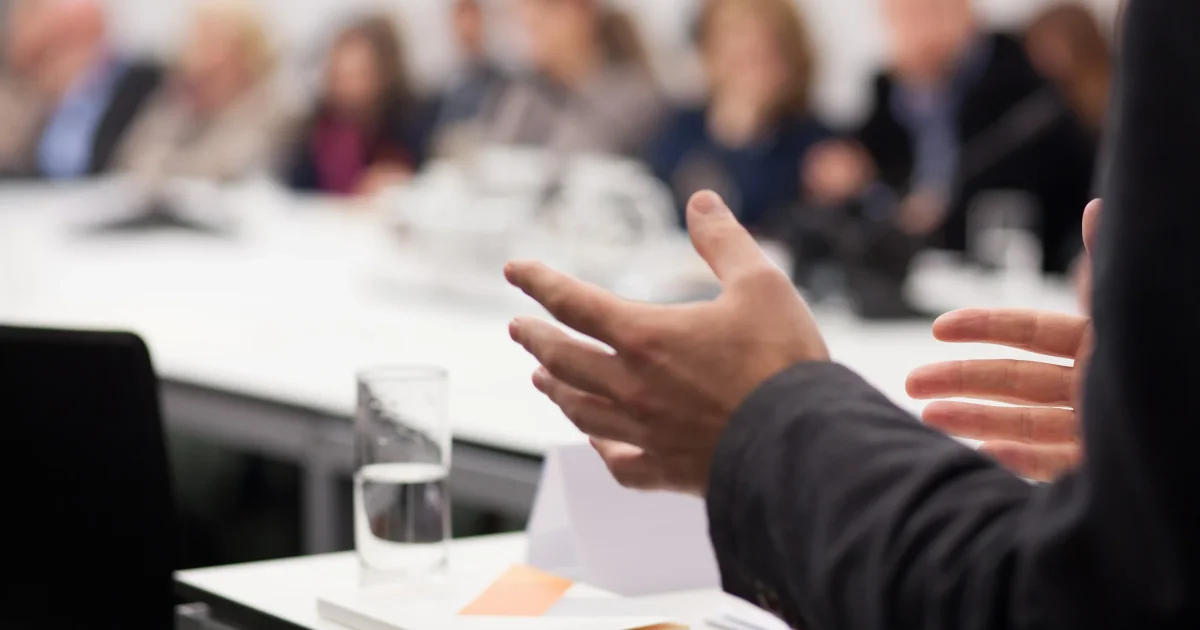 Conseils municipaux en direct sur les réseaux sociaux